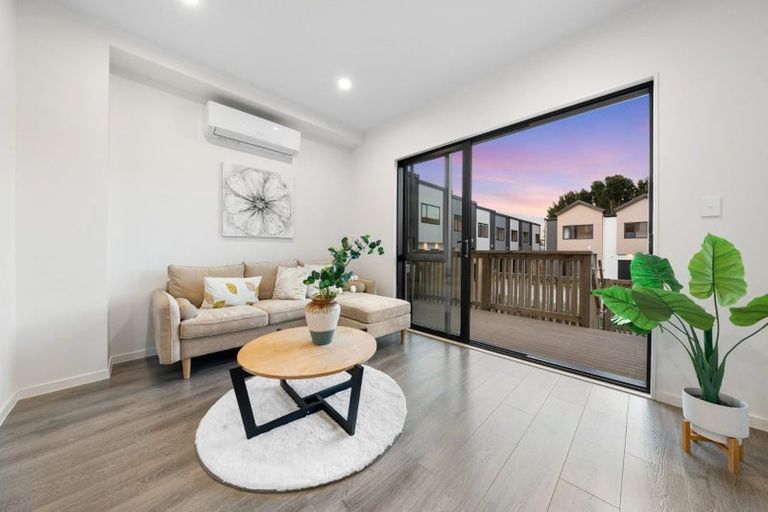 Photo of property in 4/12 Arney Road, Ranui, Auckland, 0612