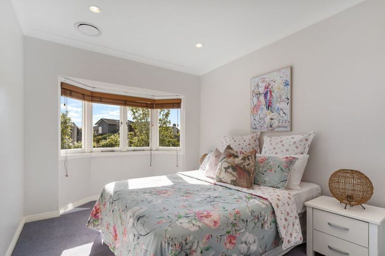 Photo of property in 14 Scarlet Oak Drive, Schnapper Rock, Auckland, 0632