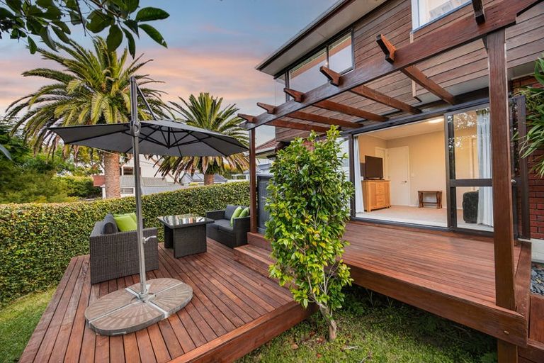 Photo of property in 2/11 Hauraki Road, Hauraki, Auckland, 0622