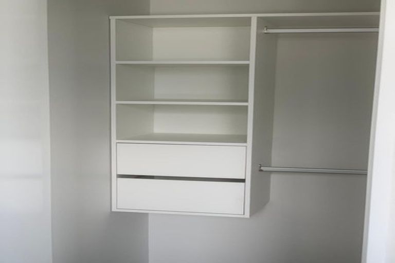 Photo of property in 28 Parahau Road, Papakura, 2110