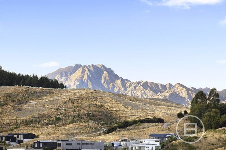 Photo of property in 18 Scurr Terrace, Wanaka, 9305