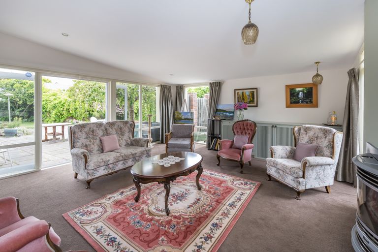 Photo of property in 20 Derrett Place, Saint Martins, Christchurch, 8022