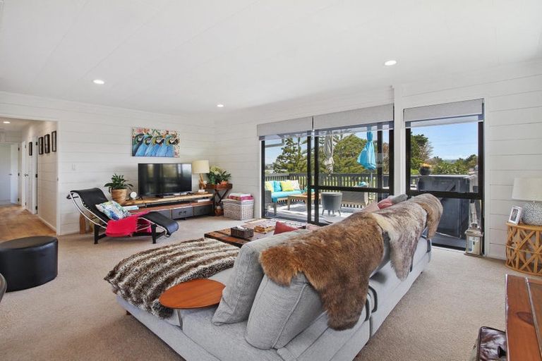 Photo of property in 3 Stella Drive, Clarks Beach, 2122