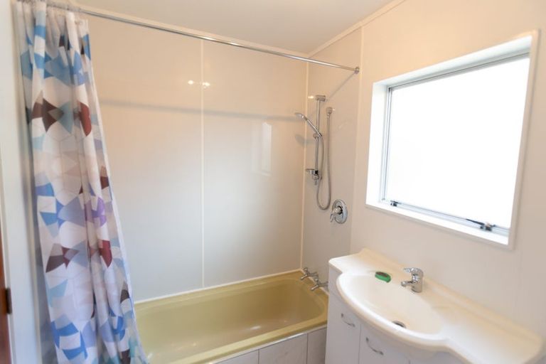 Photo of property in 1396 Whangaparaoa Road, Army Bay, Whangaparaoa, 0930