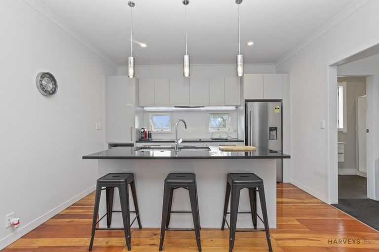 Photo of property in 33 Clayburn Road, Glen Eden, Auckland, 0602