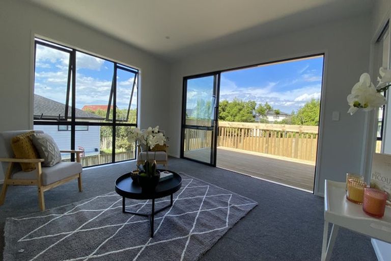 Photo of property in 1 Eric Gifford Drive, Ranui, Auckland, 0612