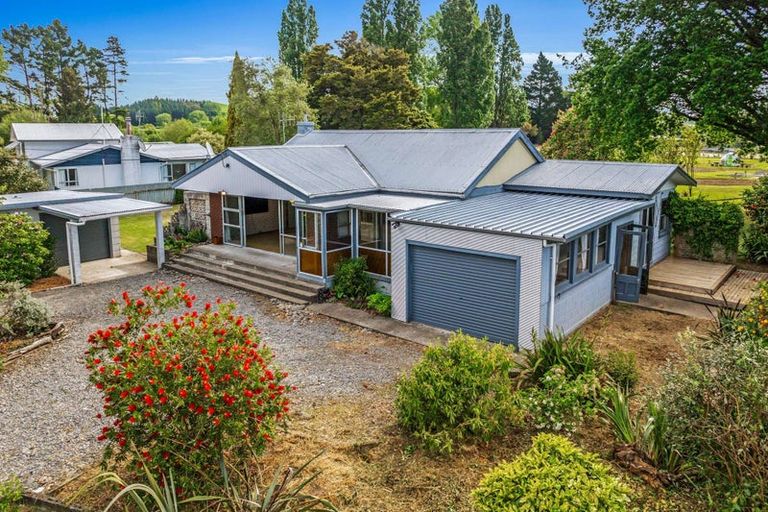 Photo of property in 19 Melville Street, Waipawa, 4210