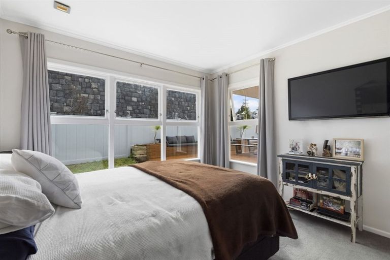 Photo of property in 1/982 East Coast Road, Northcross, Auckland, 0632