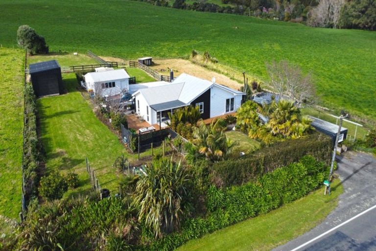 Photo of property in 1385 South Road, Kaitake, New Plymouth, 4374