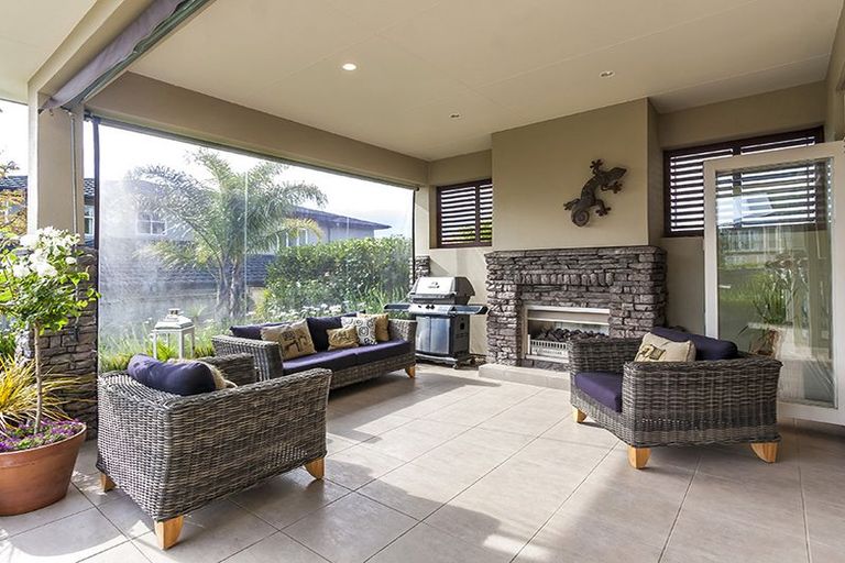 Photo of property in 14 Armstrong Farm Drive, East Tamaki Heights, Auckland, 2016