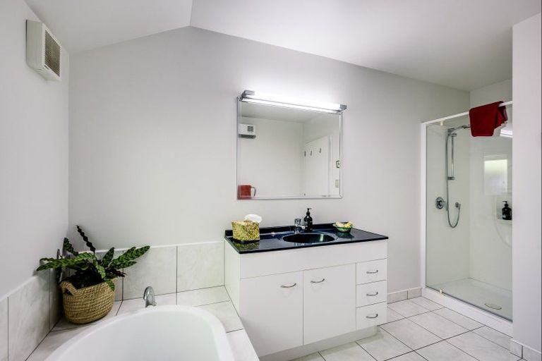 Photo of property in 130a Priestley Terrace, Bluff Hill, Napier, 4110