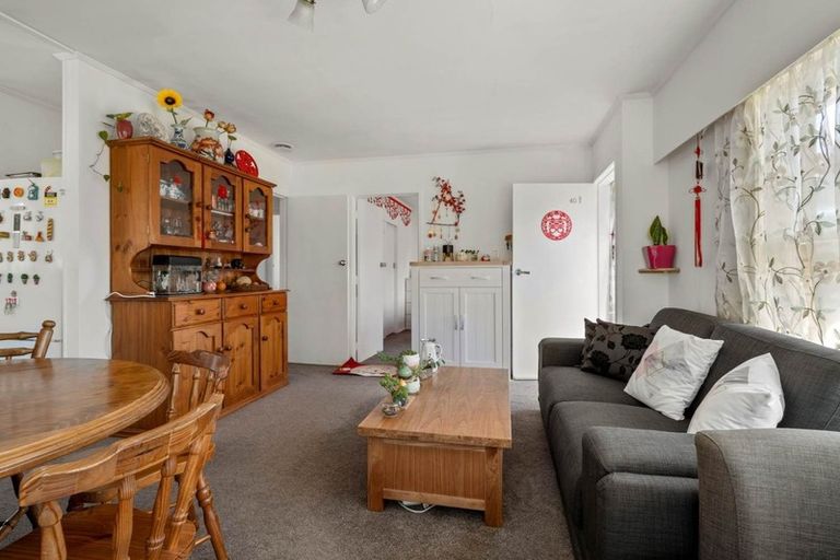 Photo of property in 1/40 Cheval Drive, Totara Vale, Auckland, 0629