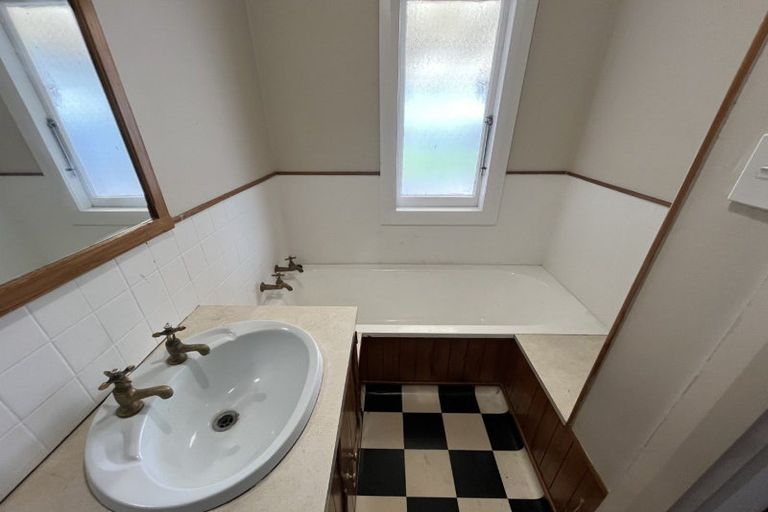 Photo of property in 20 Bryant Street, Takaro, Palmerston North, 4412