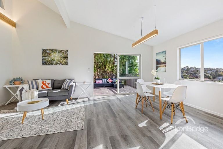 Photo of property in 10 Louise Place, Browns Bay, Auckland, 0630