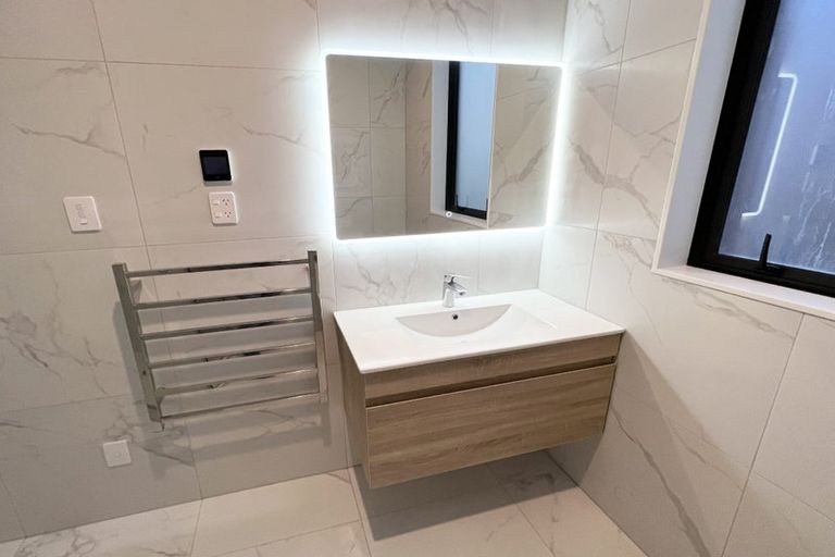 Photo of property in 6 Pohewa Road, Silverdale, 0932