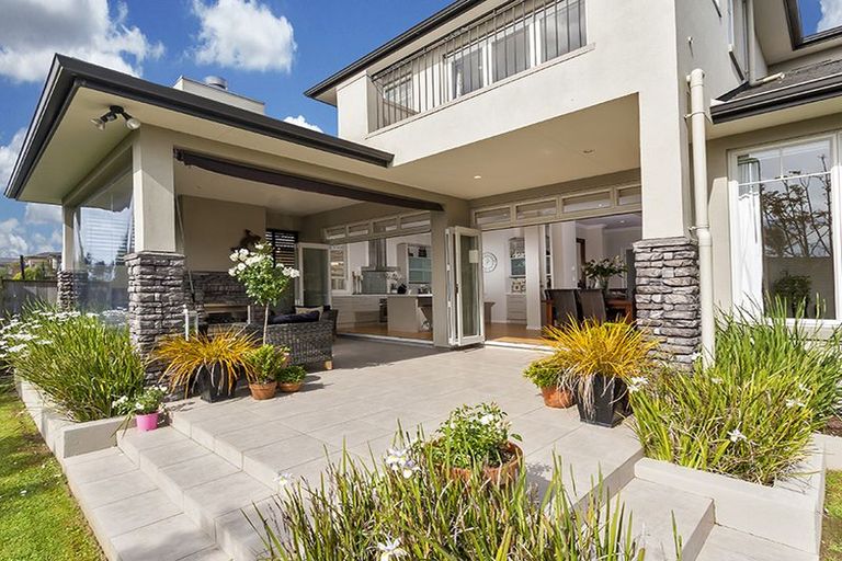 Photo of property in 14 Armstrong Farm Drive, East Tamaki Heights, Auckland, 2016