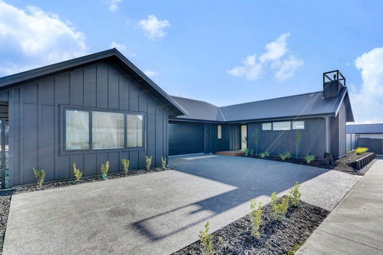 Photo of property in 16 Rich Rise, Havelock North, 4130
