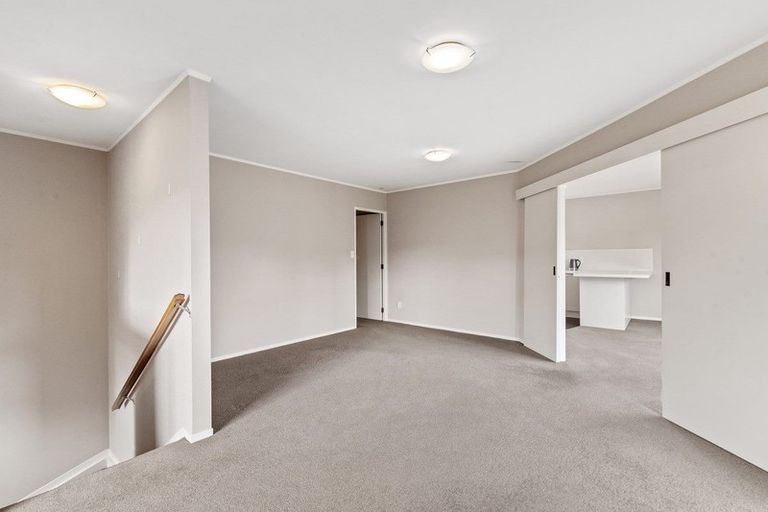 Photo of property in 76 Barbados Drive, Unsworth Heights, Auckland, 0632