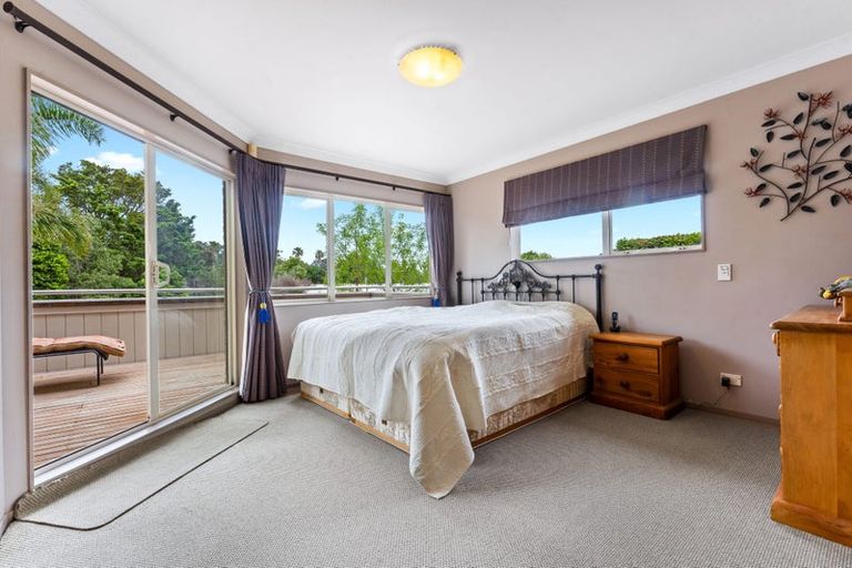 Photo of property in 12 Stonedge Lane, Rosedale, Auckland, 0632