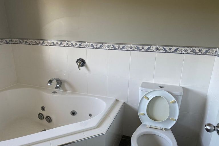 Photo of property in 21 Leafield Crescent, Henderson, Auckland, 0612