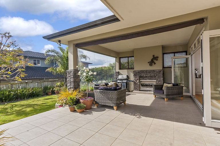 Photo of property in 14 Armstrong Farm Drive, East Tamaki Heights, Auckland, 2016