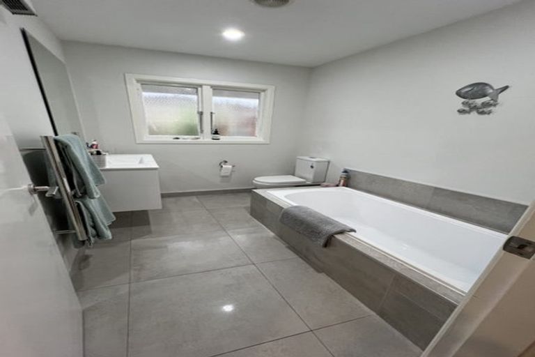 Photo of property in 117 Blighs Road, Strowan, Christchurch, 8052