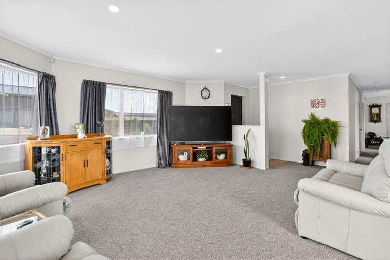 Photo of property in 23 Raabia Close, Parakai, 0830