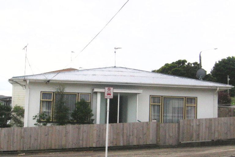 Photo of property in 89 Northland Road, Northland, Wellington, 6012