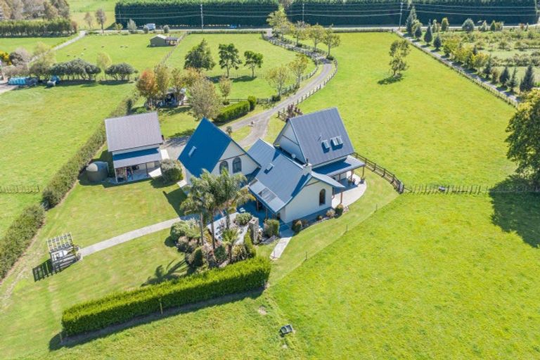 Photo of property in 100 Waihou Road, Levin, 5571