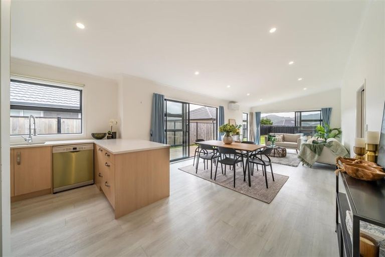 Photo of property in 8 Whitten Way, Wallaceville, Upper Hutt, 5018