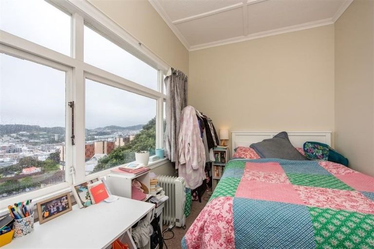 Photo of property in 80 Kelburn Parade, Kelburn, Wellington, 6012