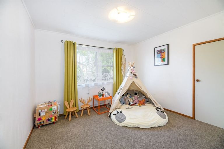 Photo of property in 35 Spence Road, Henderson, Auckland, 0612