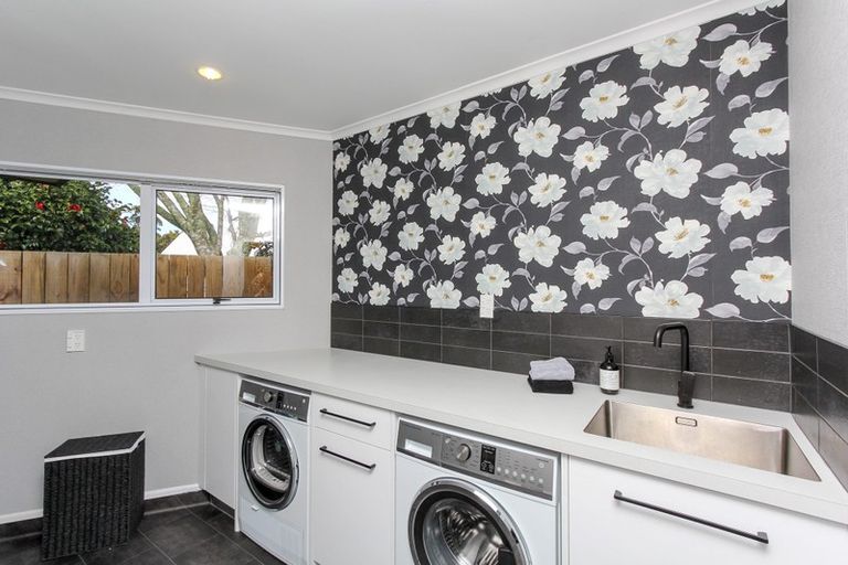 Photo of property in 76 Branch Road, Highlands Park, New Plymouth, 4312