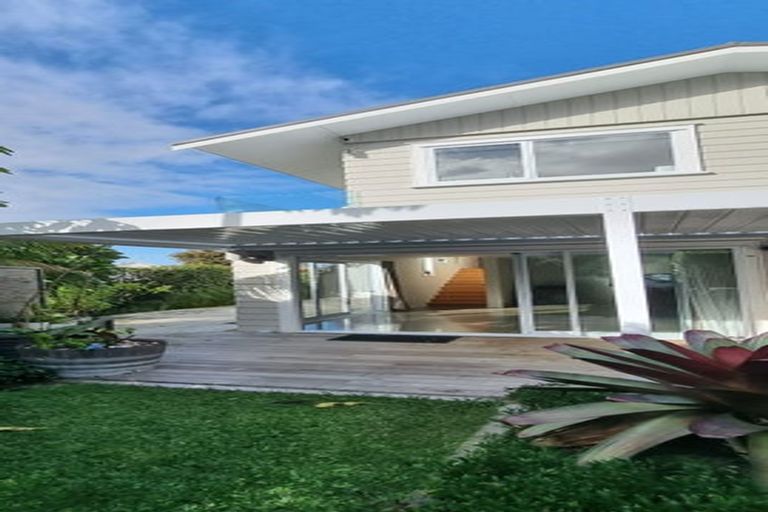 Photo of property in 24 Bevyn Street, Castor Bay, Auckland, 0620