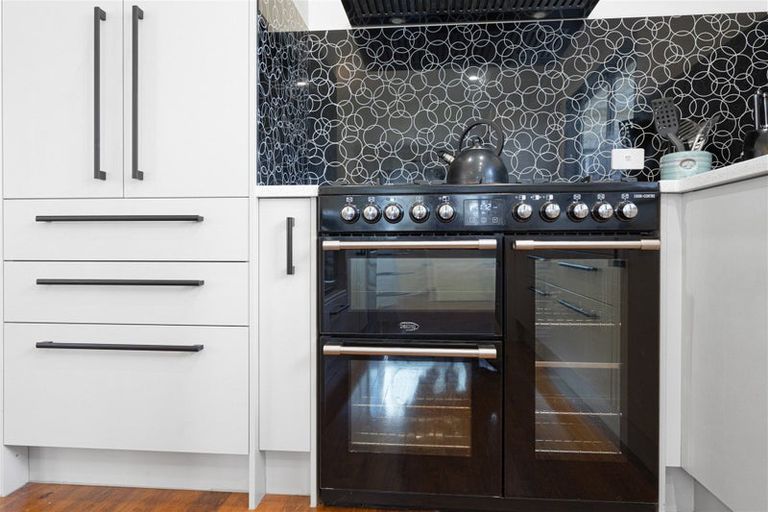 Photo of property in 1 Domain Road, Kawakawa, 0210