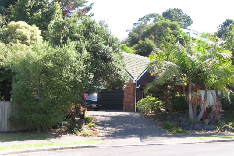 Photo of property in 2 Stitchbird Close, Murrays Bay, Auckland, 0630