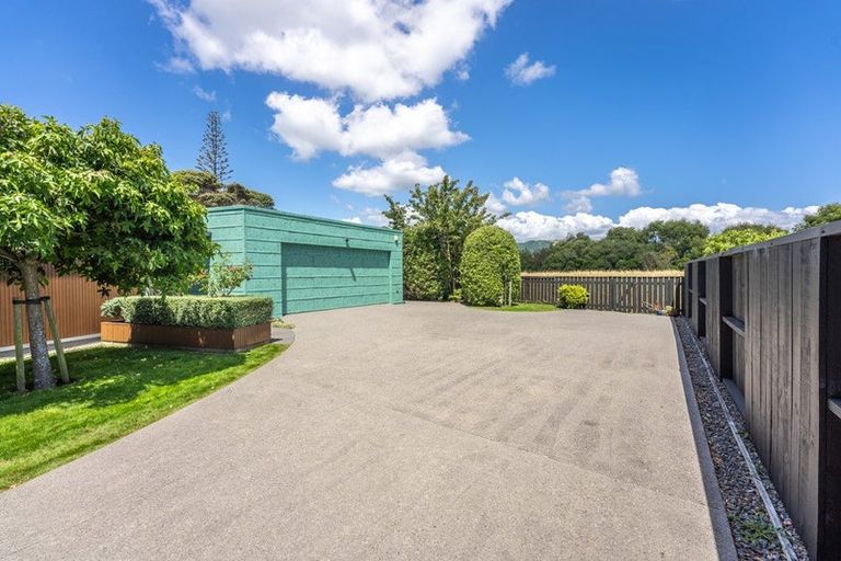 Photo of property in 3 Bressay Way, Waikanae, 5036