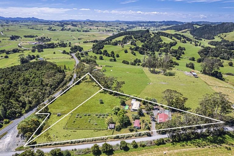 Photo of property in 1610 Paparoa-oakleigh Road, Taipuha, Paparoa, 0571