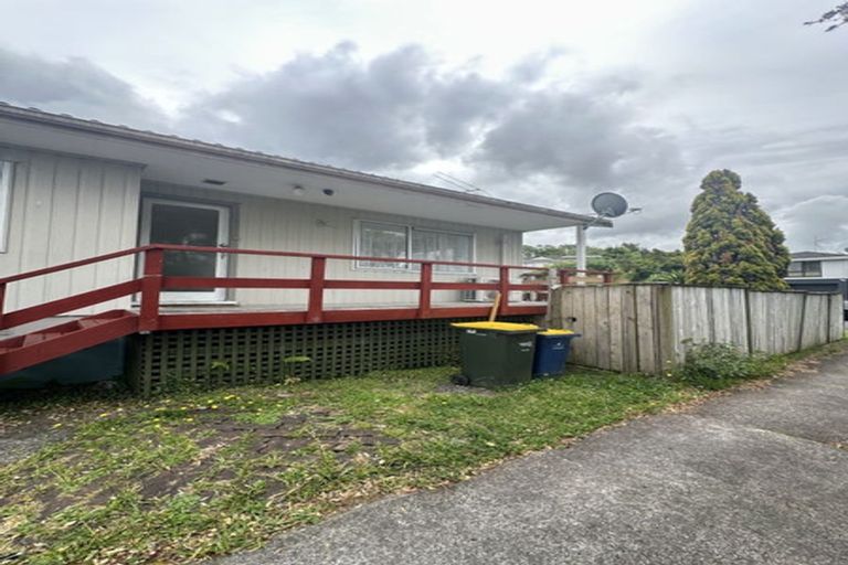 Photo of property in 1/3 Forsythe Place, Massey, Auckland, 0614