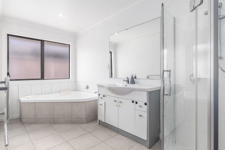 Photo of property in 10 Tararua Close, Aotea, Porirua, 5024