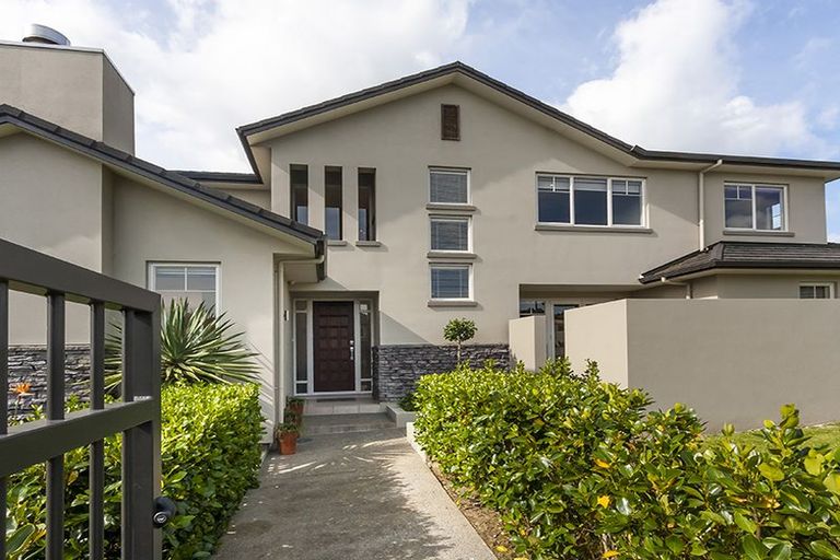 Photo of property in 14 Armstrong Farm Drive, East Tamaki Heights, Auckland, 2016