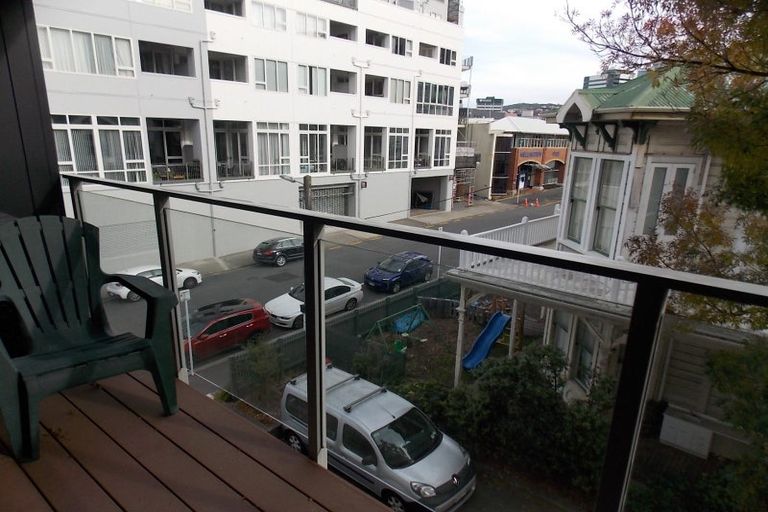 Photo of property in Endeavour Apartments, 23/125 Thorndon Quay, Pipitea, Wellington, 6011