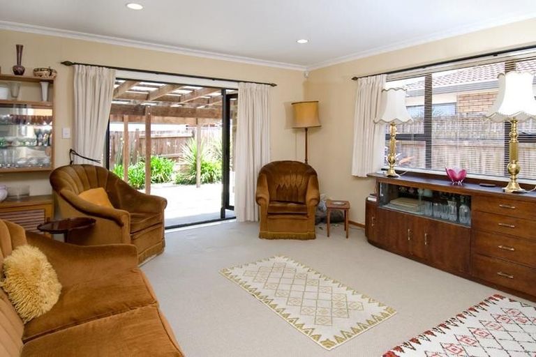 Photo of property in 2/9 Kallaroo Place, Botany Downs, Auckland, 2010