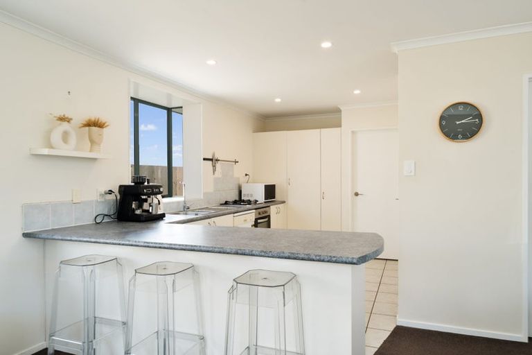 Photo of property in 33 Woodford Avenue, Henderson, Auckland, 0610