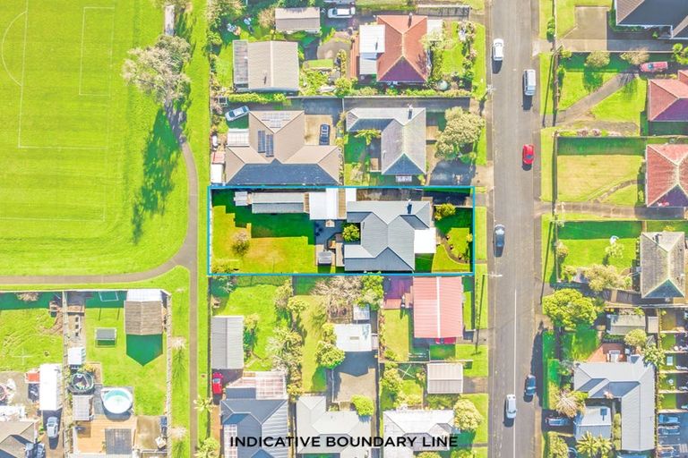 Photo of property in 4 Rixon Place, Te Atatu Peninsula, Auckland, 0610