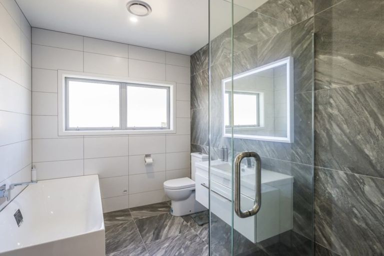 Photo of property in 2 Stoneleigh Grove, Paraparaumu, 5032