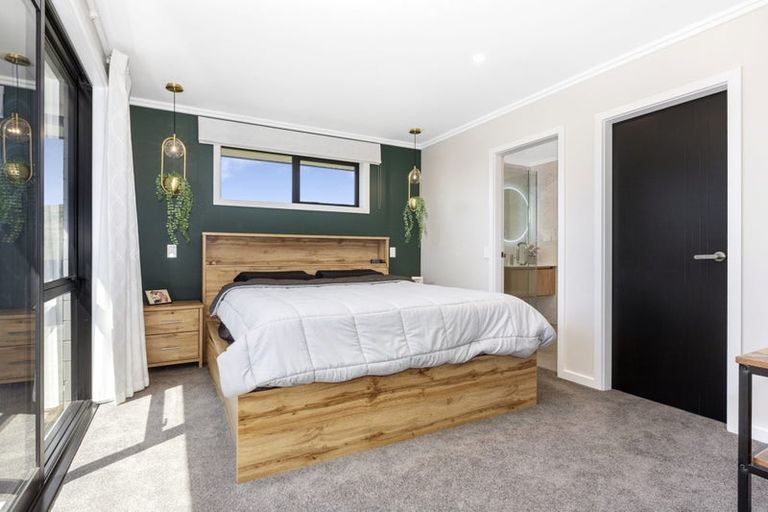 Photo of property in 3 Foremast Place, Whitby, Porirua, 5024