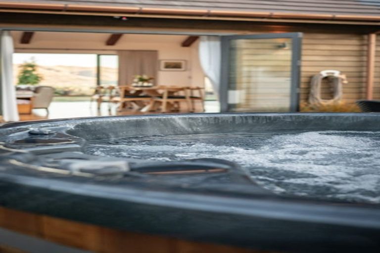 Photo of property in 1147b Lake Hawea-albert Town Road, Albert Town, Wanaka, 9382