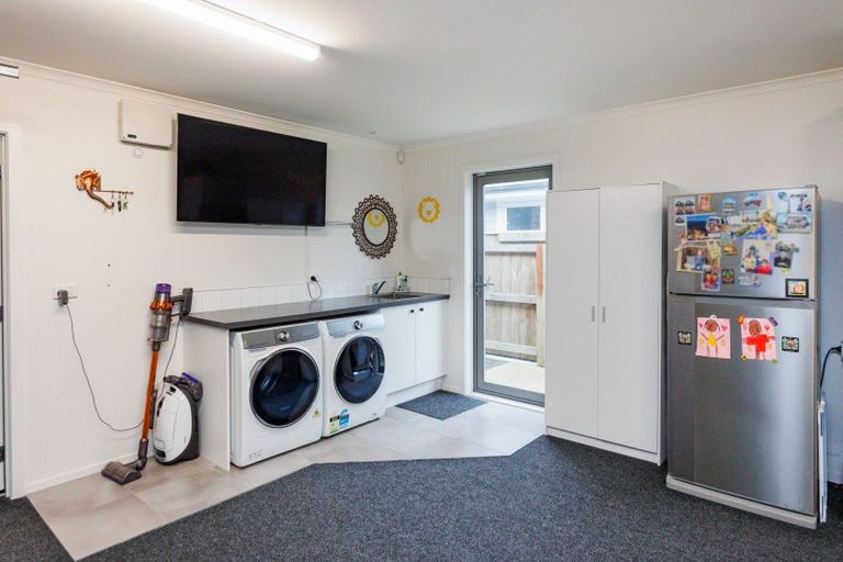 Photo of property in 12 Ivy Lane, Kelvin Grove, Palmerston North, 4414