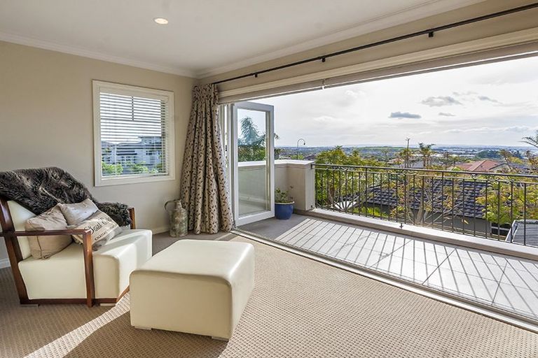 Photo of property in 14 Armstrong Farm Drive, East Tamaki Heights, Auckland, 2016